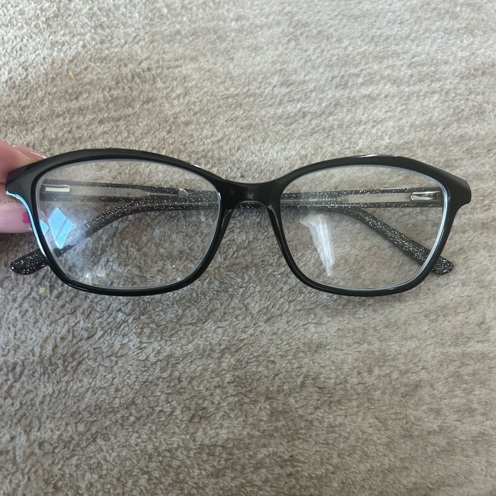 Eyeglasses with demo lense.
New, never worn
